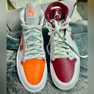 Jordan one mids smoothies size 9 women’s